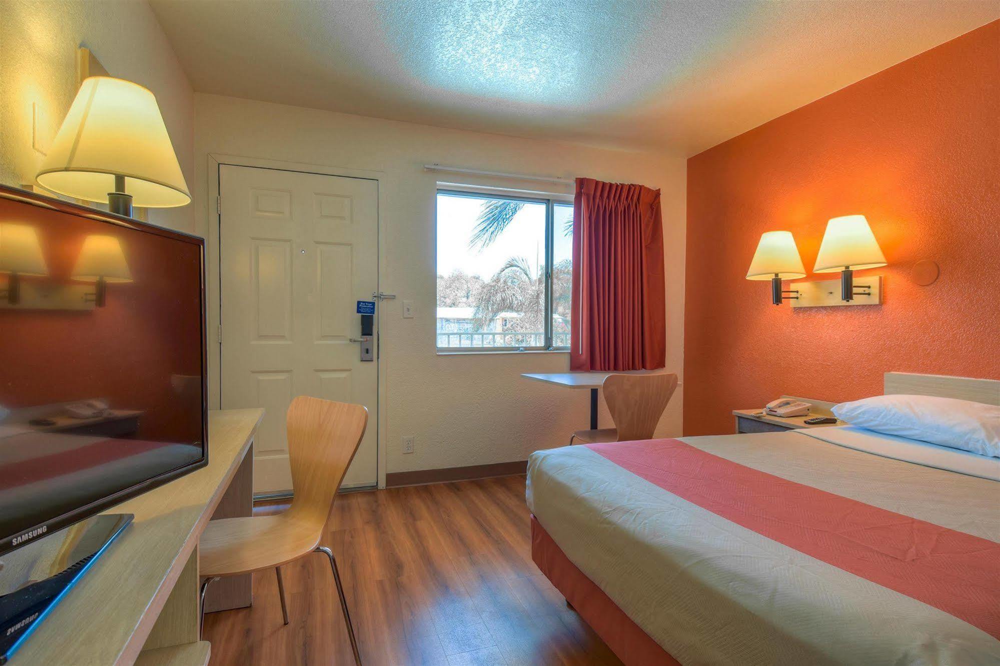 Motel 6-Jurupa Valley, Ca - Riverside West Экстерьер фото