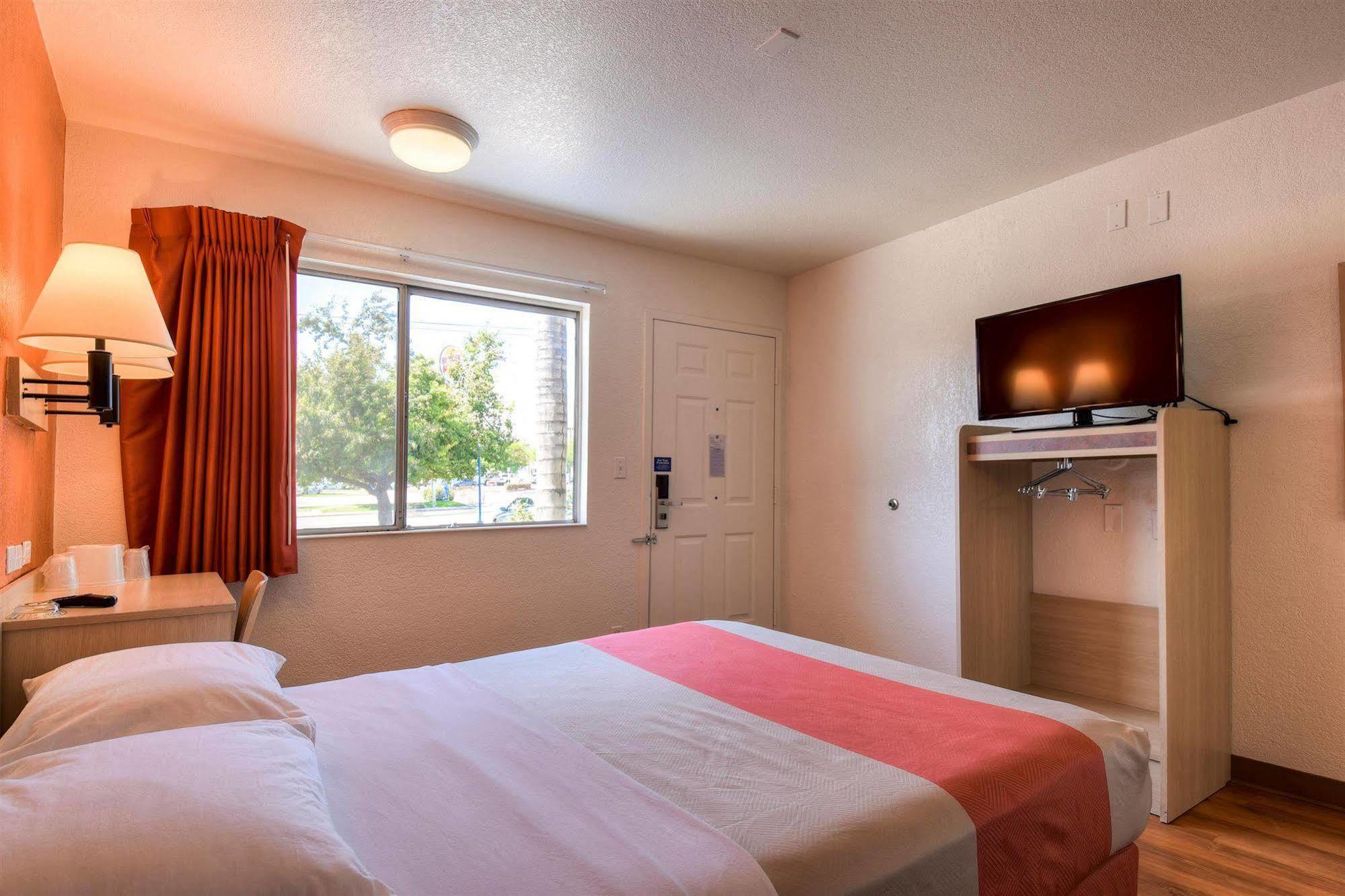 Motel 6-Jurupa Valley, Ca - Riverside West Экстерьер фото